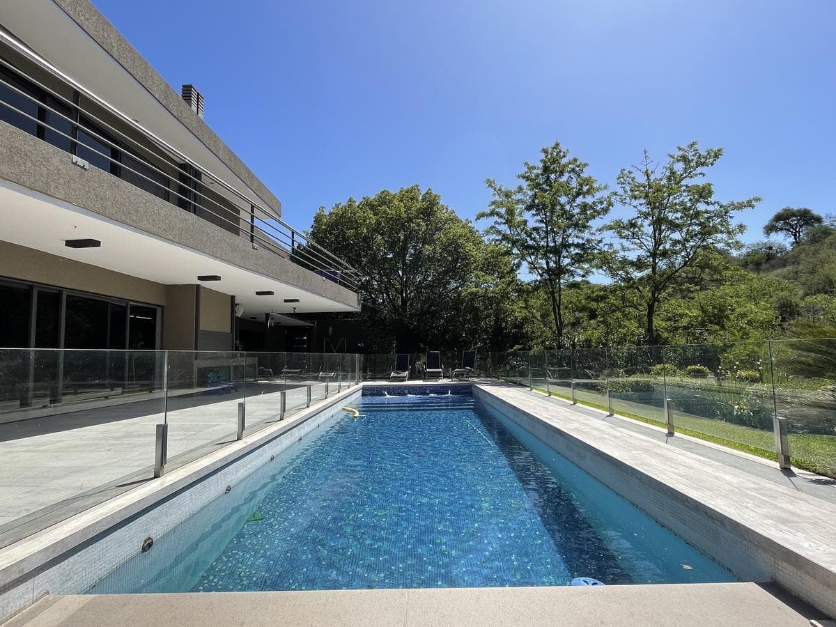 Casa a la venta en Costa Verde con seguridad 24 hs en la mejor ubicación de zona norte – foto 1