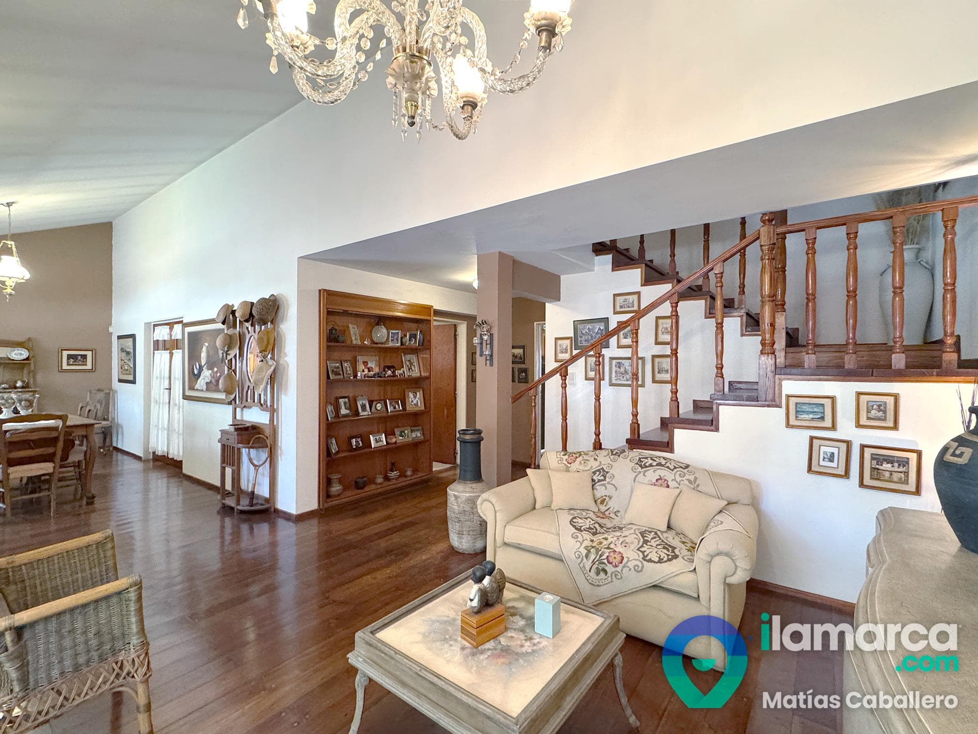 Casa en venta en Urca: 5 dormitorios, pileta y cochera doble – foto 2